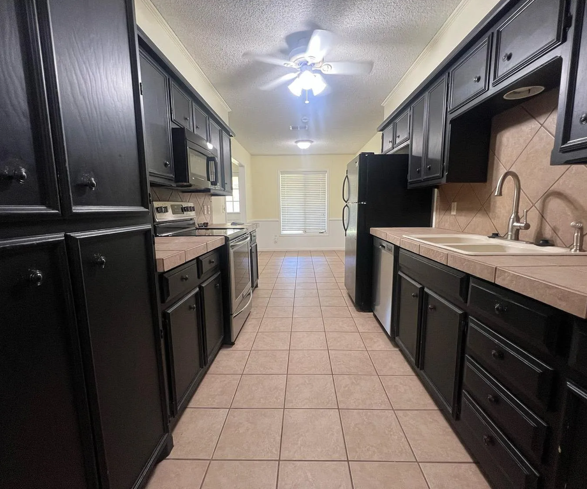 5717 89th St - Photo 4 of 15