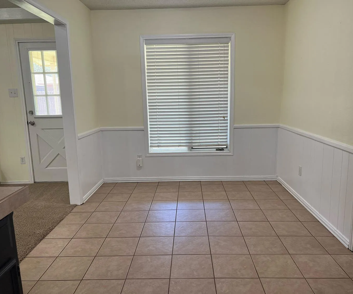 5717 89th St - Photo 5 of 15