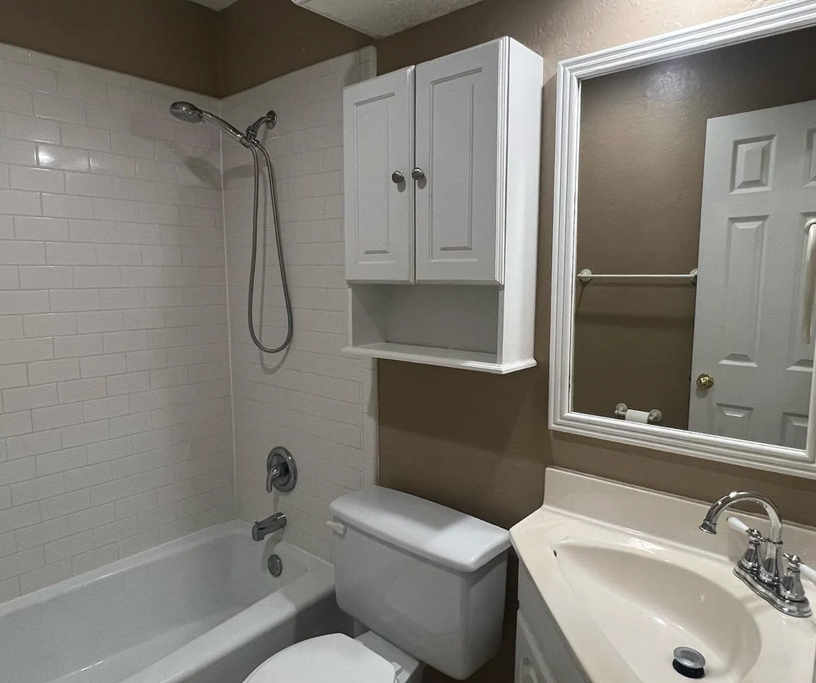 5717 89th St - Photo 7 of 15