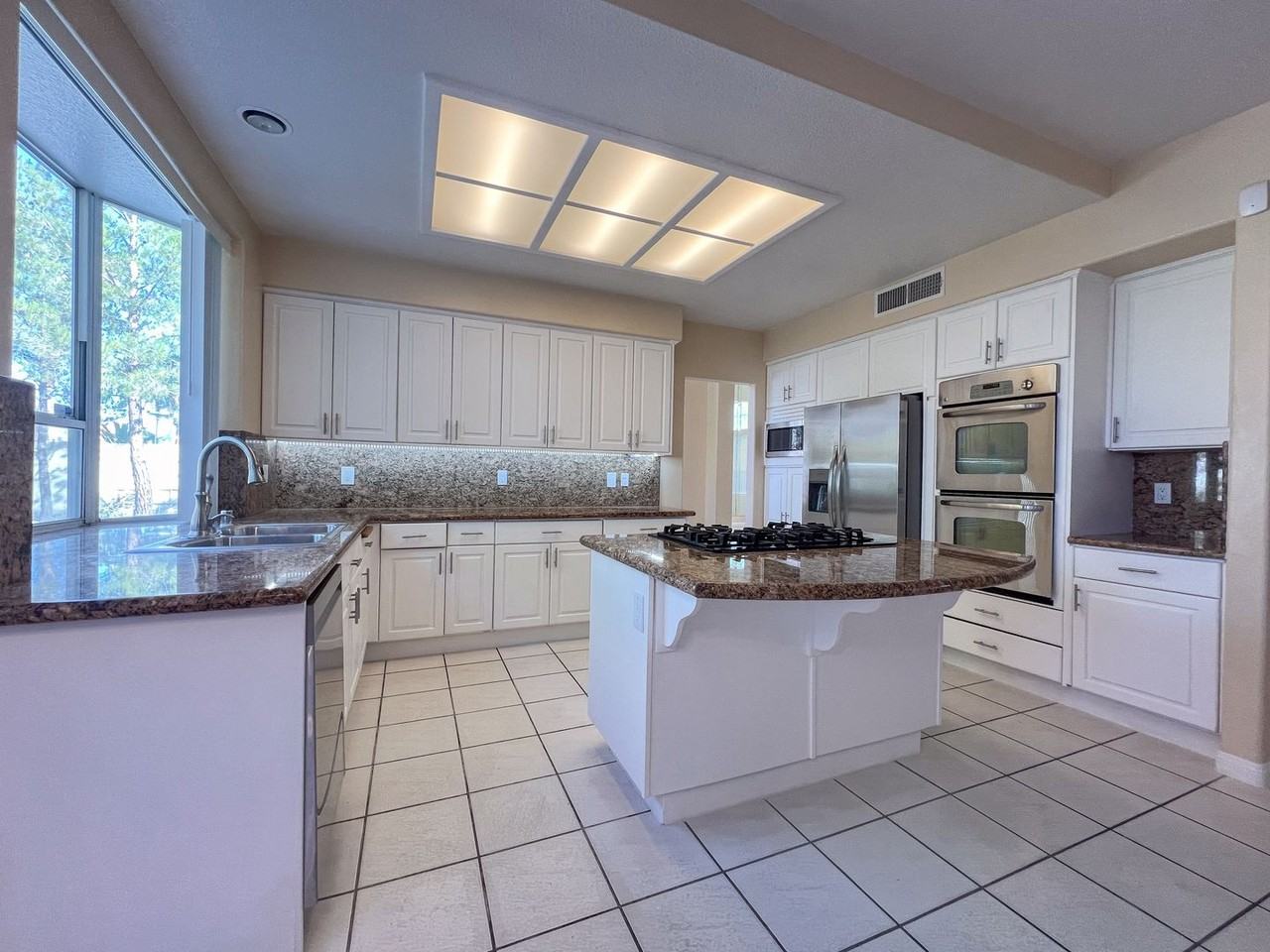 2920 Sunstone St - Photo 7 of 31