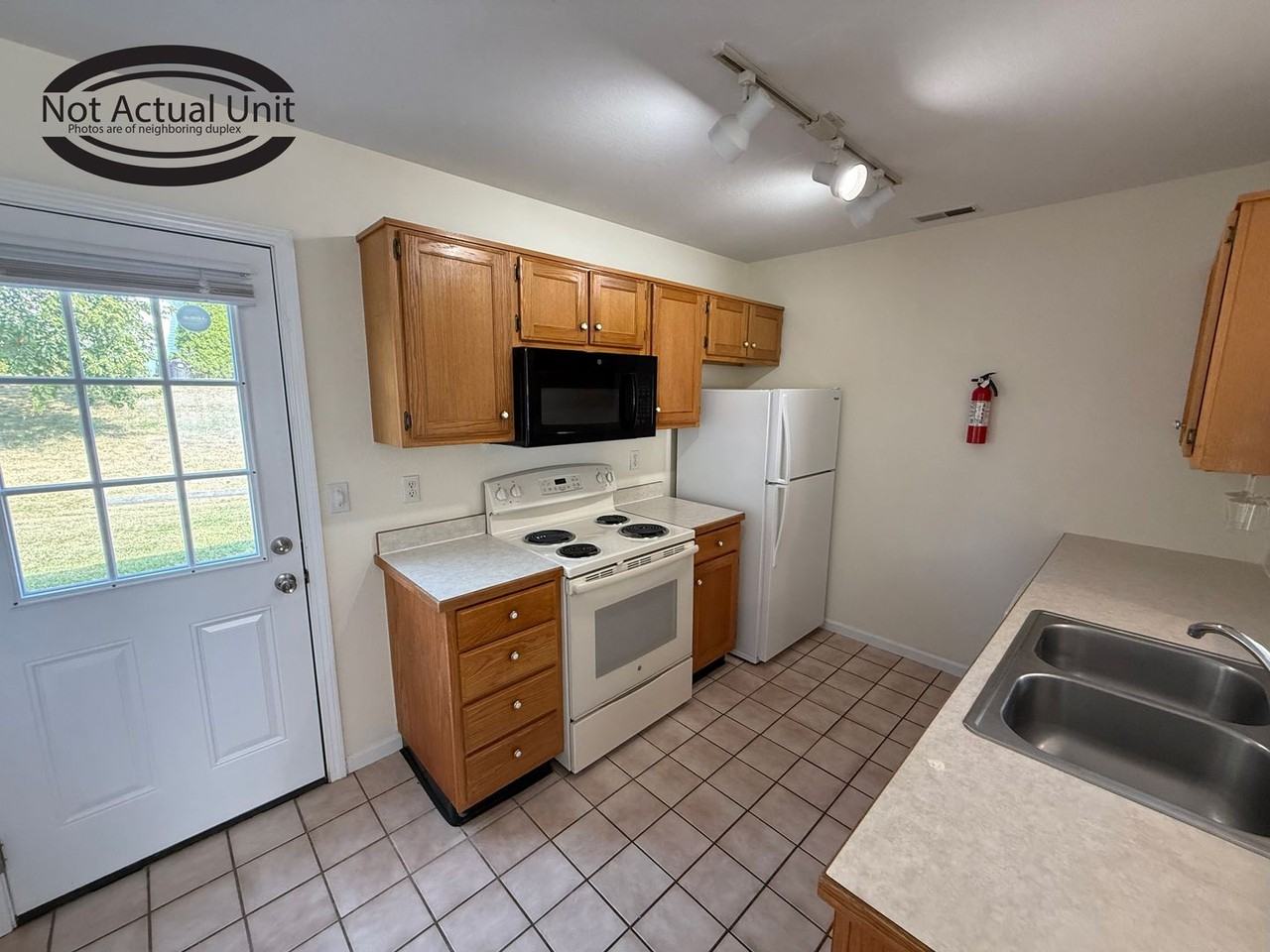 1328 N Frideriki Dr - Photo 6 of 25