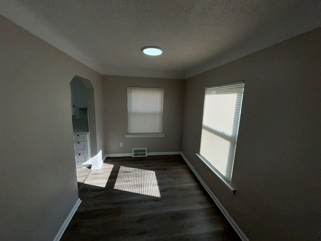 19335 Mansfield St - Photo 5 of 17