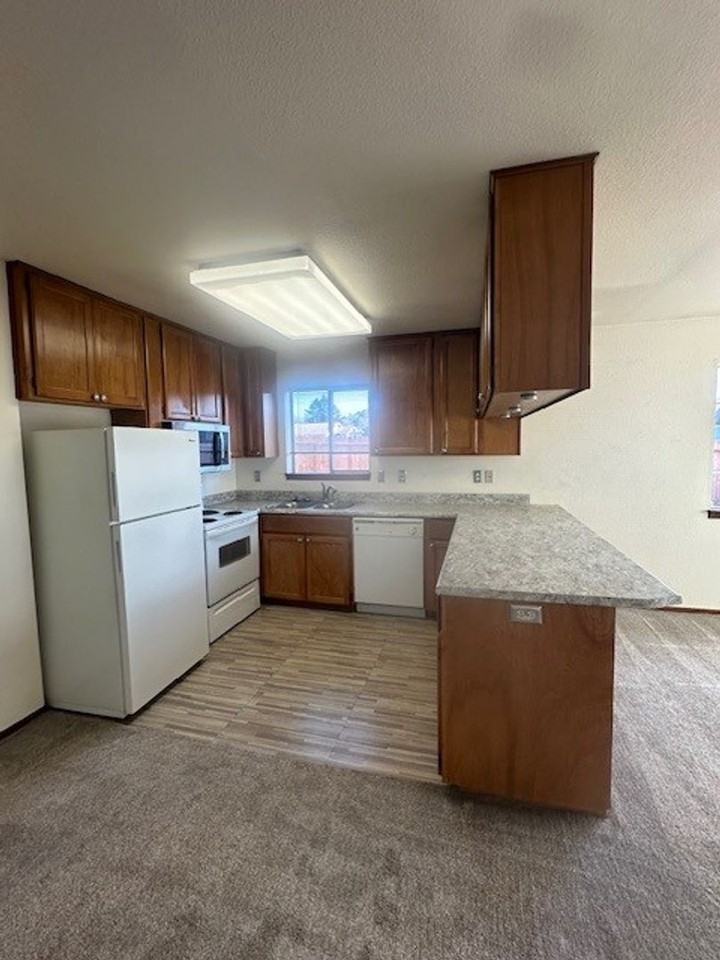 600 Easy St - Photo 7 of 17