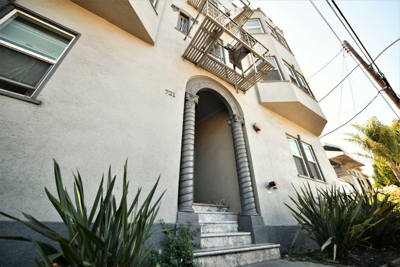 1p586 - 721 40th St. - Photo 2 of 27