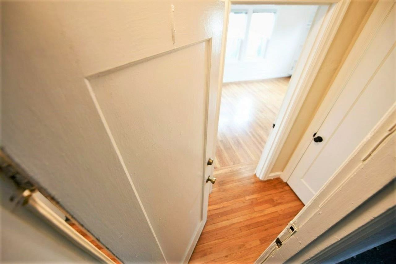 1p586 - 721 40th St. - Photo 4 of 27