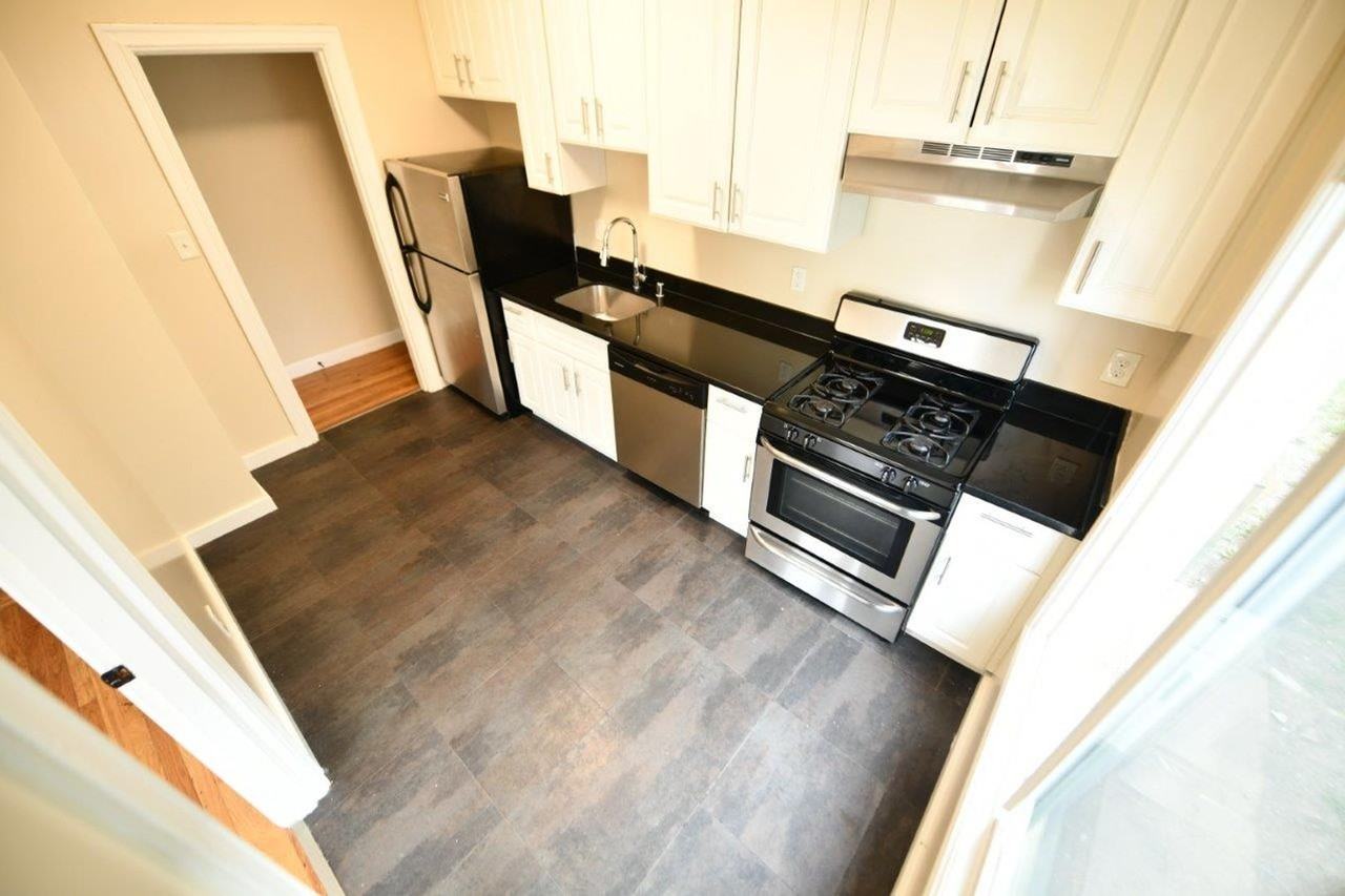 1p586 - 721 40th St. - Photo 6 of 27