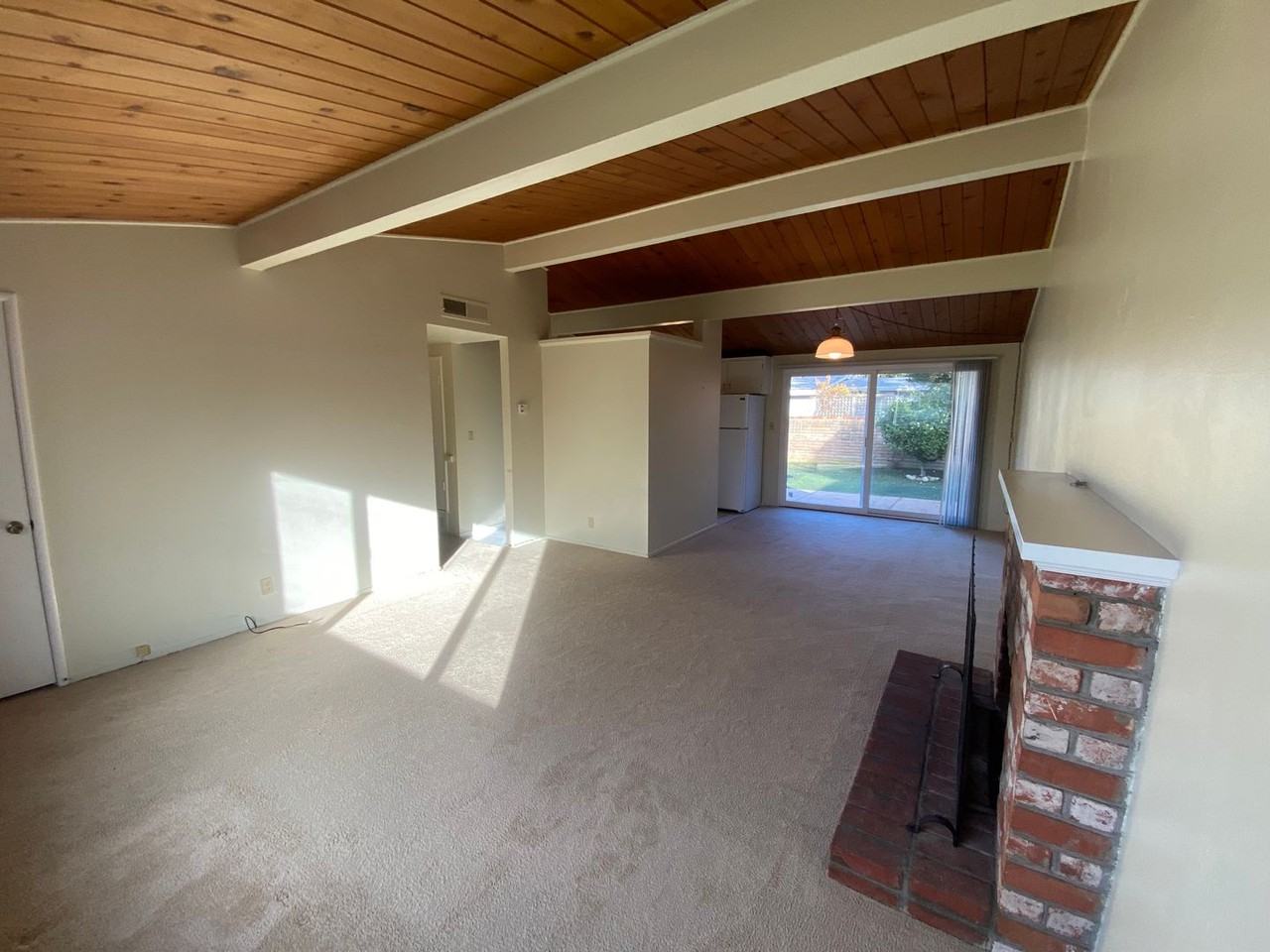 1116 Isabelle Ct - Photo 4 of 31