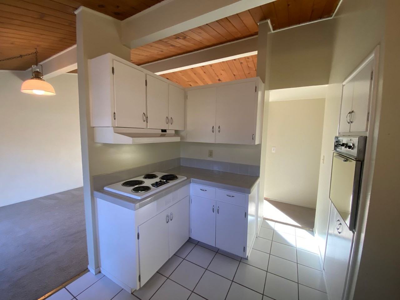 1116 Isabelle Ct - Photo 7 of 31