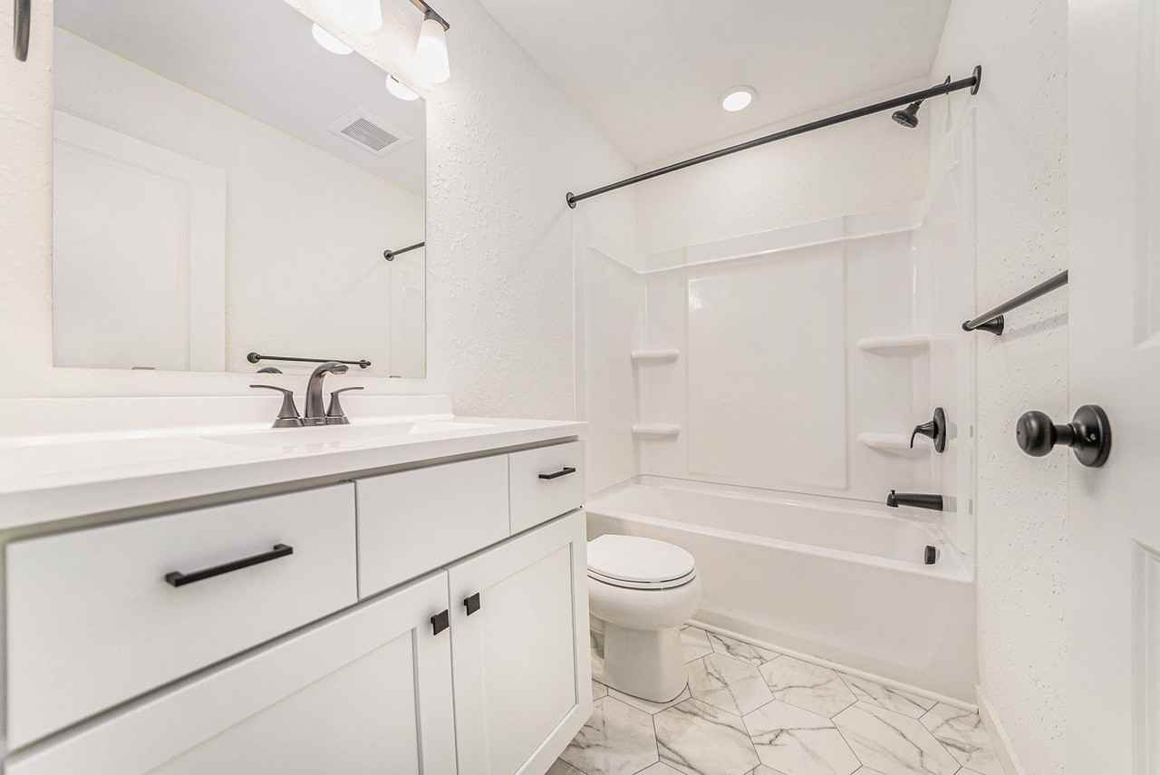 112 Iris Ct - Photo 7 of 20