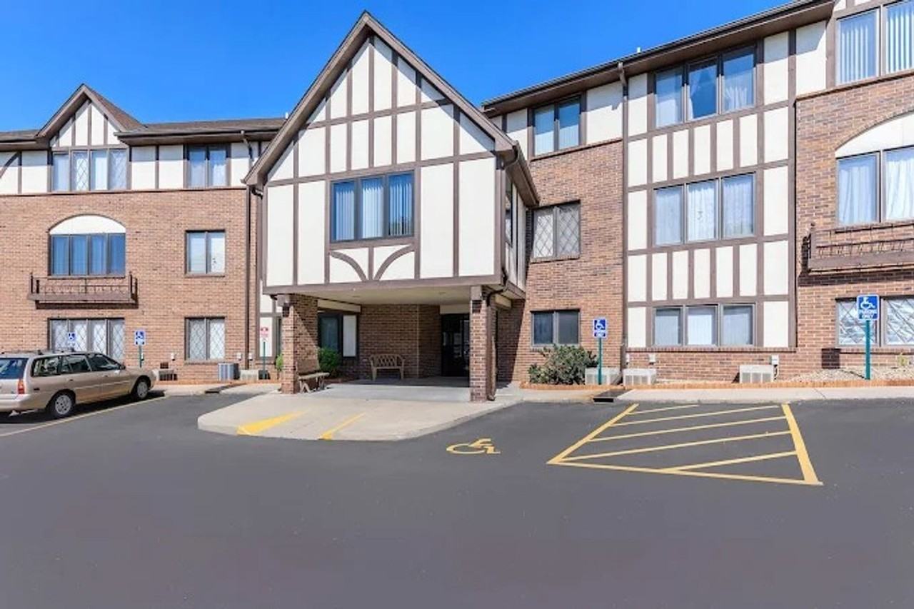 Aspen House - Photo 2 of 25