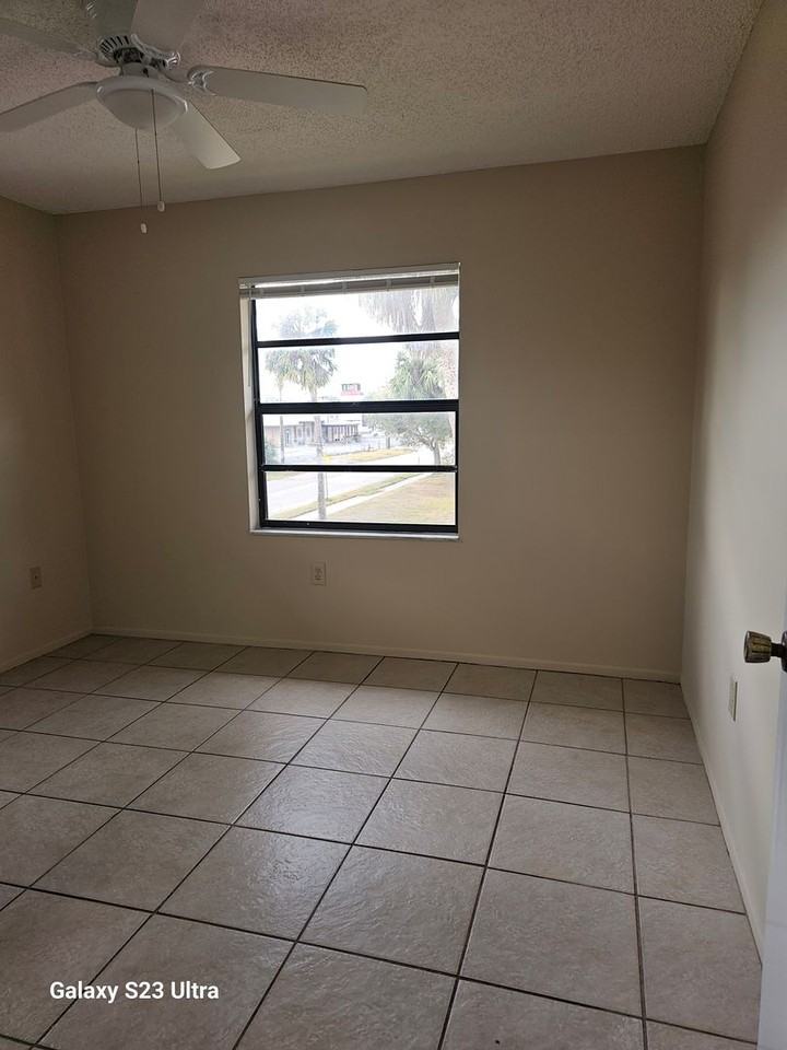 861 Mecca Dr - Photo 3 of 11