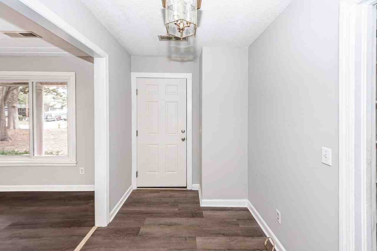 1240 Oakcrest Dr - Photo 2 of 43