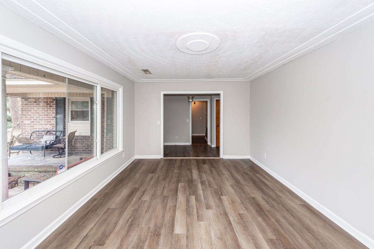 1240 Oakcrest Dr - Photo 5 of 43