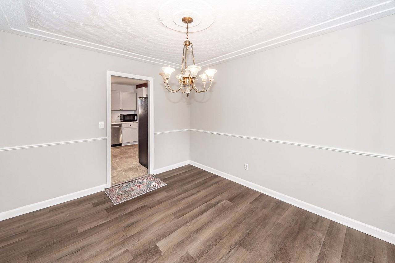 1240 Oakcrest Dr - Photo 6 of 43