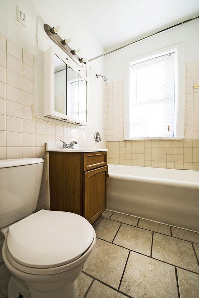 1717 W 77th St 7707 S Hermitage Chicago, IL 60620 - Photo 3 of 20