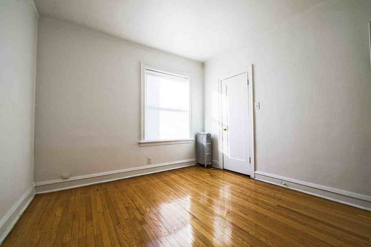 1717 W 77th St 7707 S Hermitage Chicago, IL 60620 - Photo 4 of 20