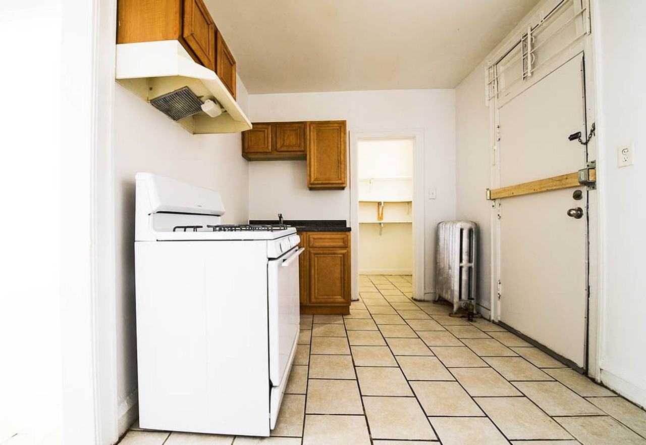 1717 W 77th - Photo 3 of 19