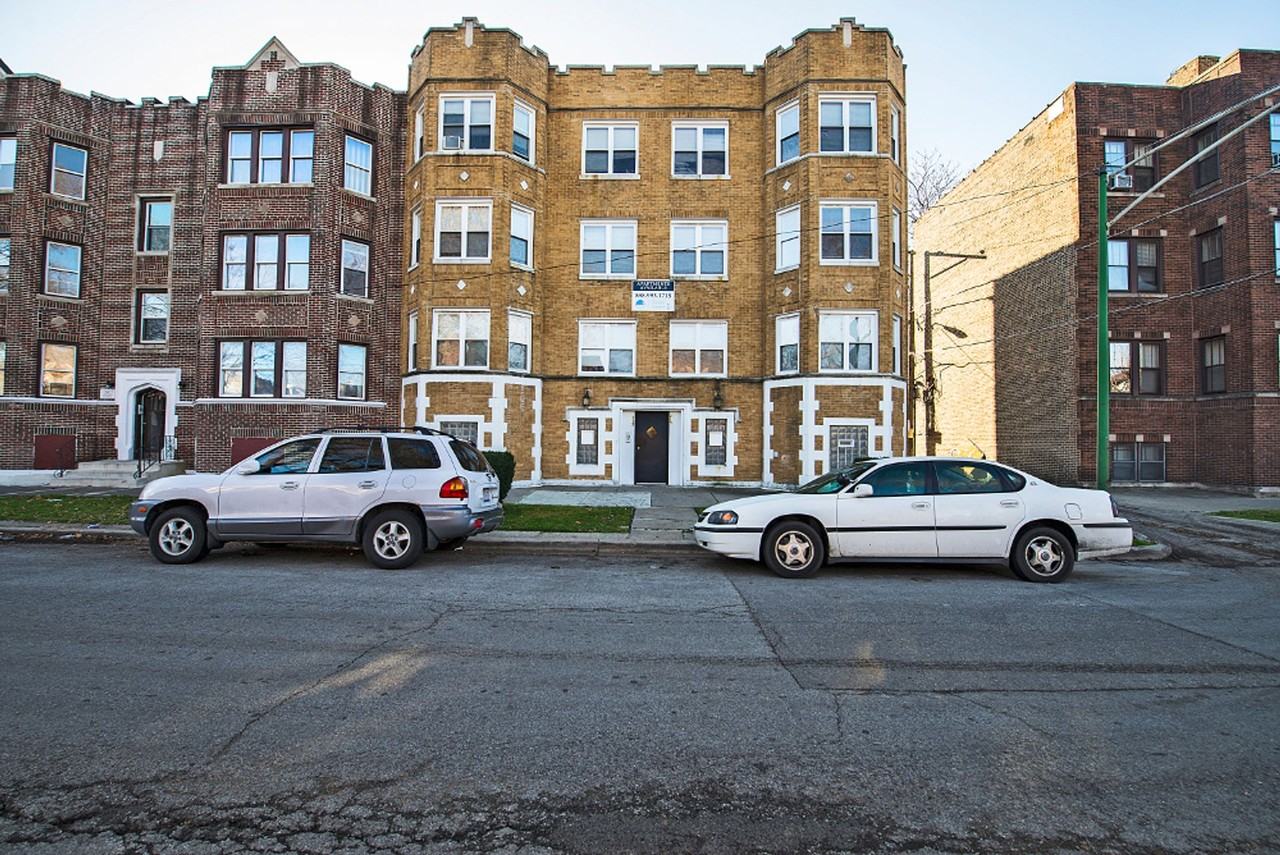 215 E 68th Chicago, IL 60637 - Photo 2 of 19