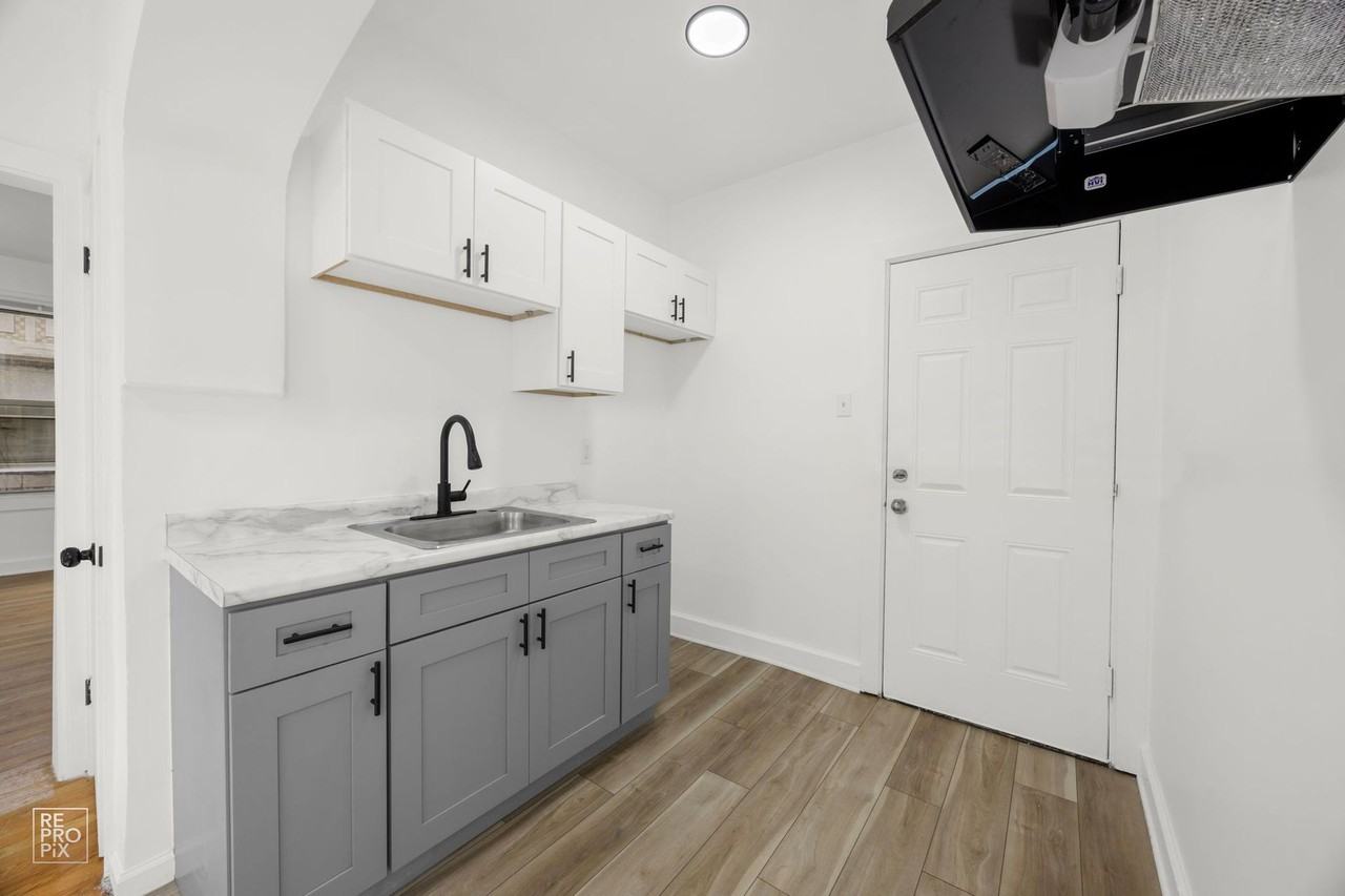 8051 S Ingleside - Photo 2 of 36
