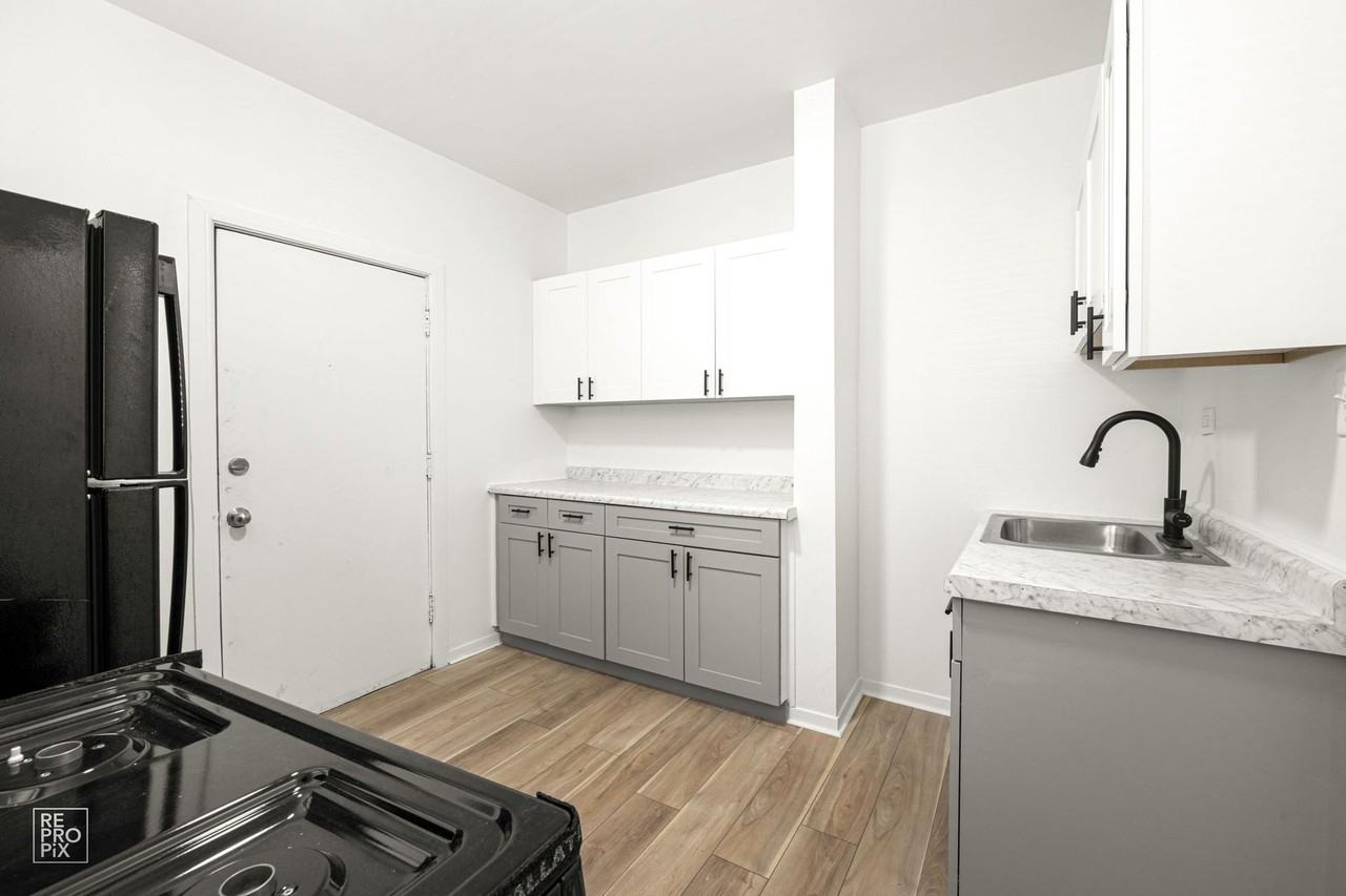 7930-46 S Ingleside Ave Chicago, IL 60619 - Photo 2 of 11