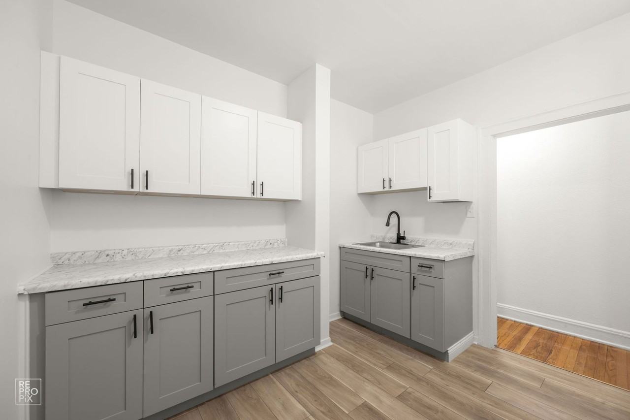 7930-46 S Ingleside Ave Chicago, IL 60619 - Photo 3 of 11