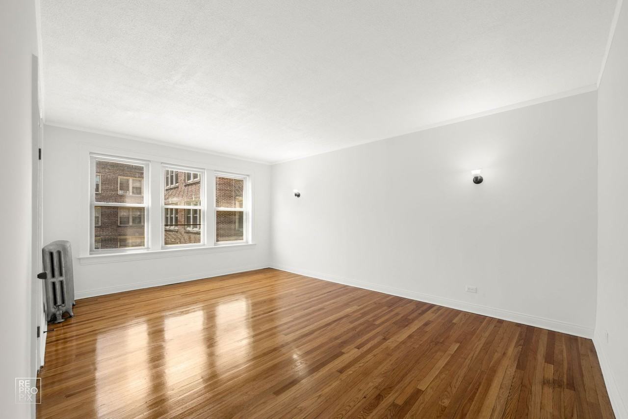 7930-46 S Ingleside Ave Chicago, IL 60619 - Photo 4 of 11