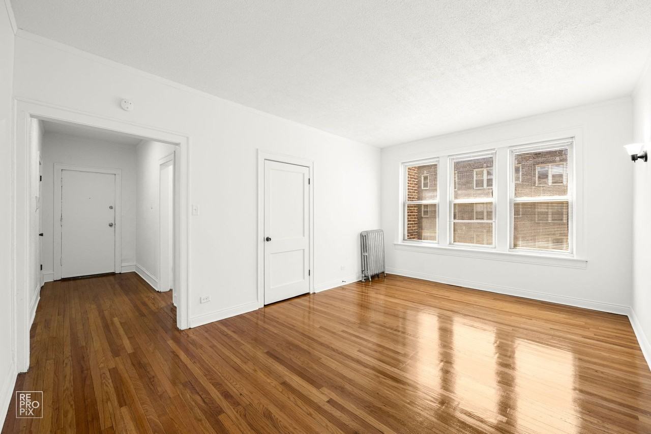 7930-46 S Ingleside Ave Chicago, IL 60619 - Photo 5 of 11