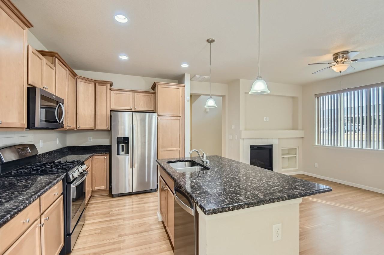 9090 East Phillips Lane - Photo 4 of 27