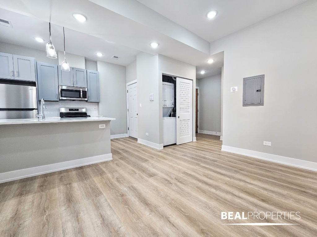 432 W Belden Ave - Photo 3 of 8