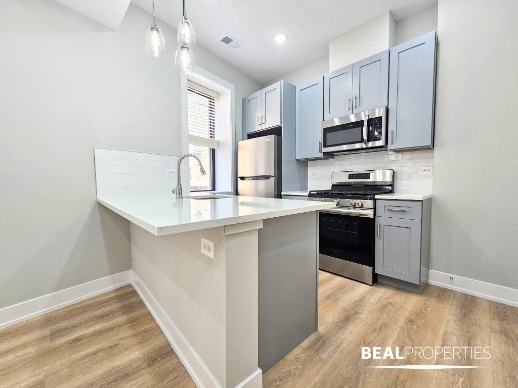 432 W Belden Ave - Photo 4 of 8