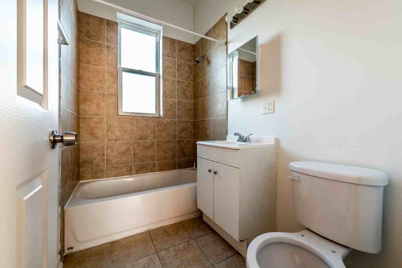 1630 S Sawyer Ave Chicago, IL 60623 - Photo 3 of 36