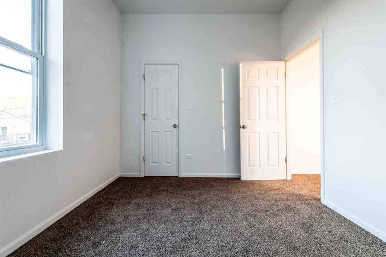 1630 S Sawyer Ave Chicago, IL 60623 - Photo 5 of 36