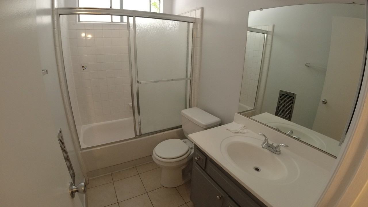 5301 Newcastle Ave #11 - Photo 5 of 16