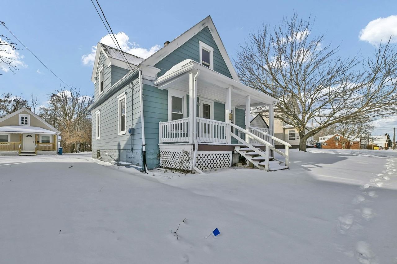 3132 Elyria Avenue - Photo 2 of 20