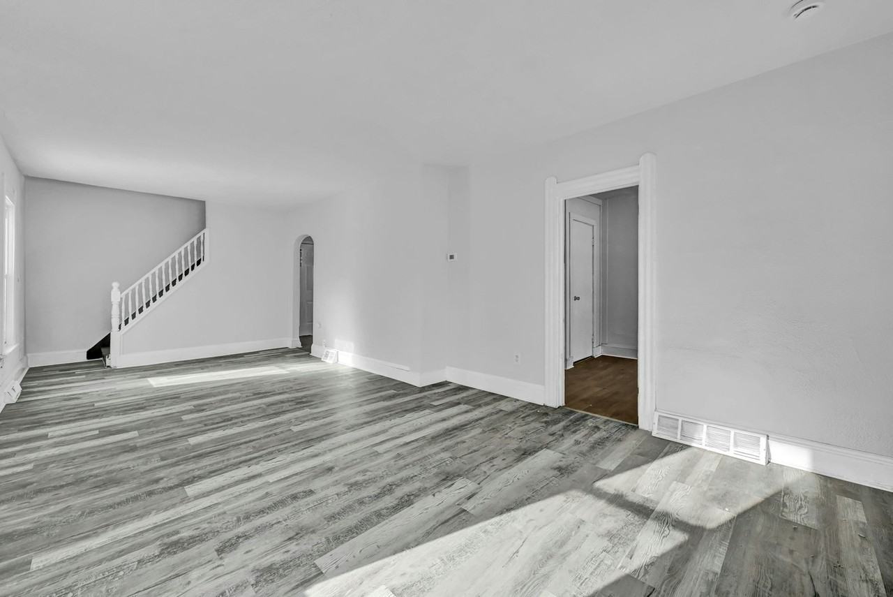 3132 Elyria Avenue - Photo 4 of 20