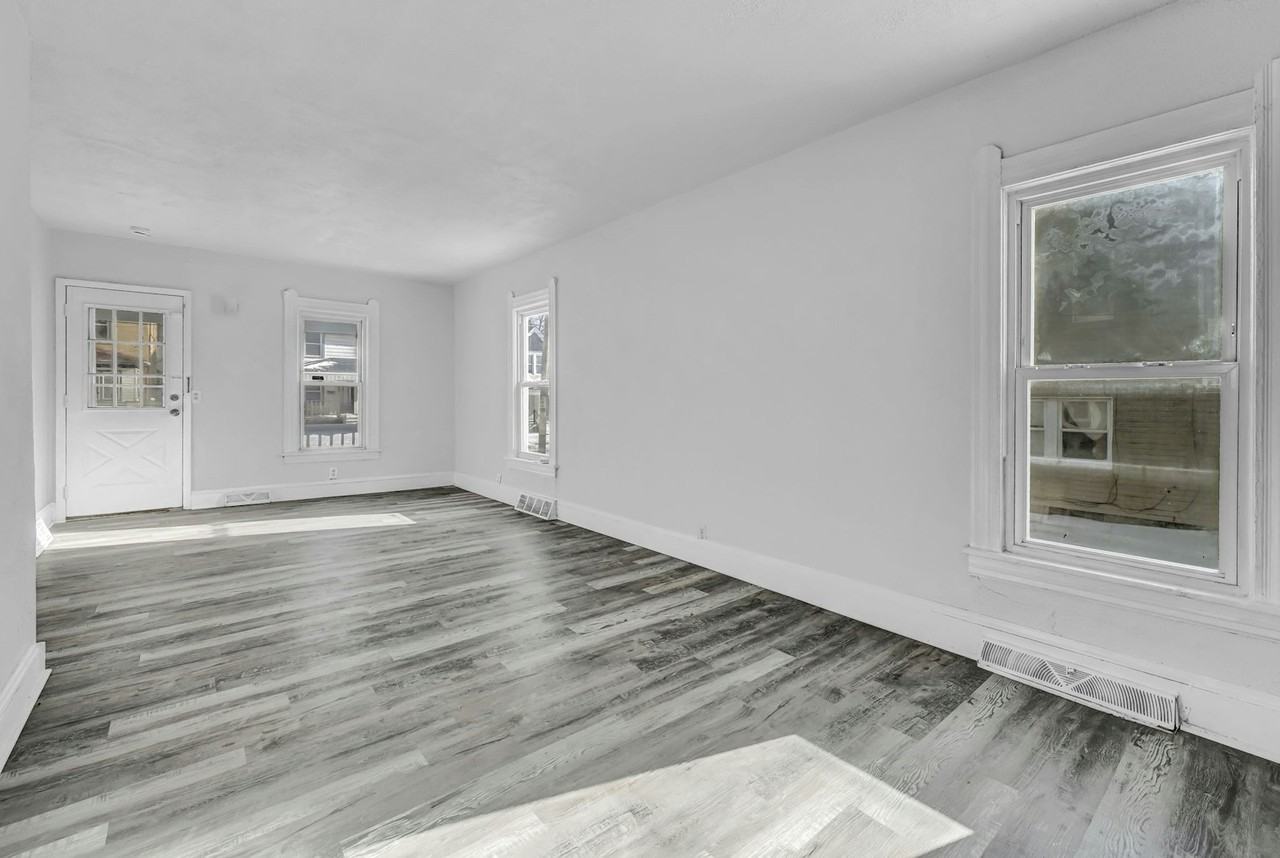 3132 Elyria Avenue - Photo 5 of 20