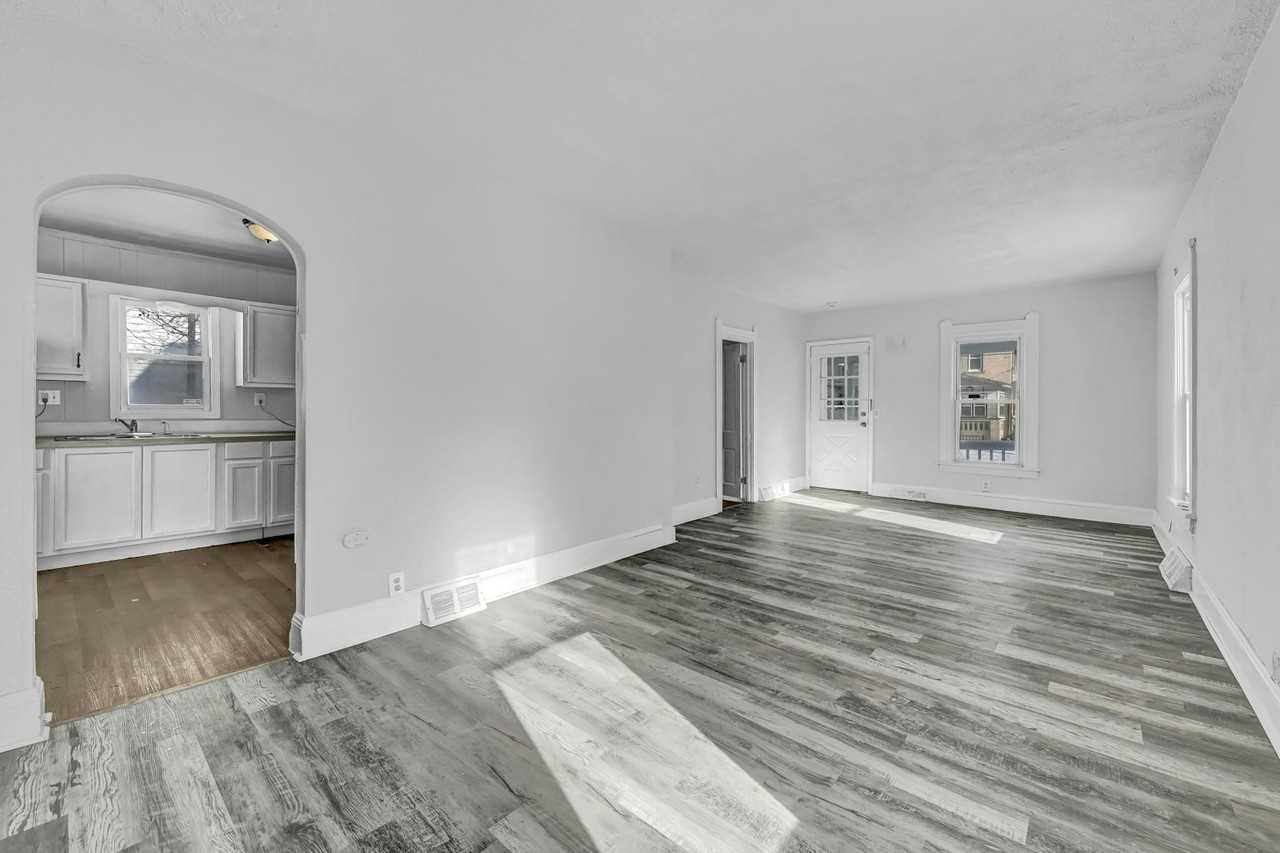 3132 Elyria Avenue - Photo 6 of 20