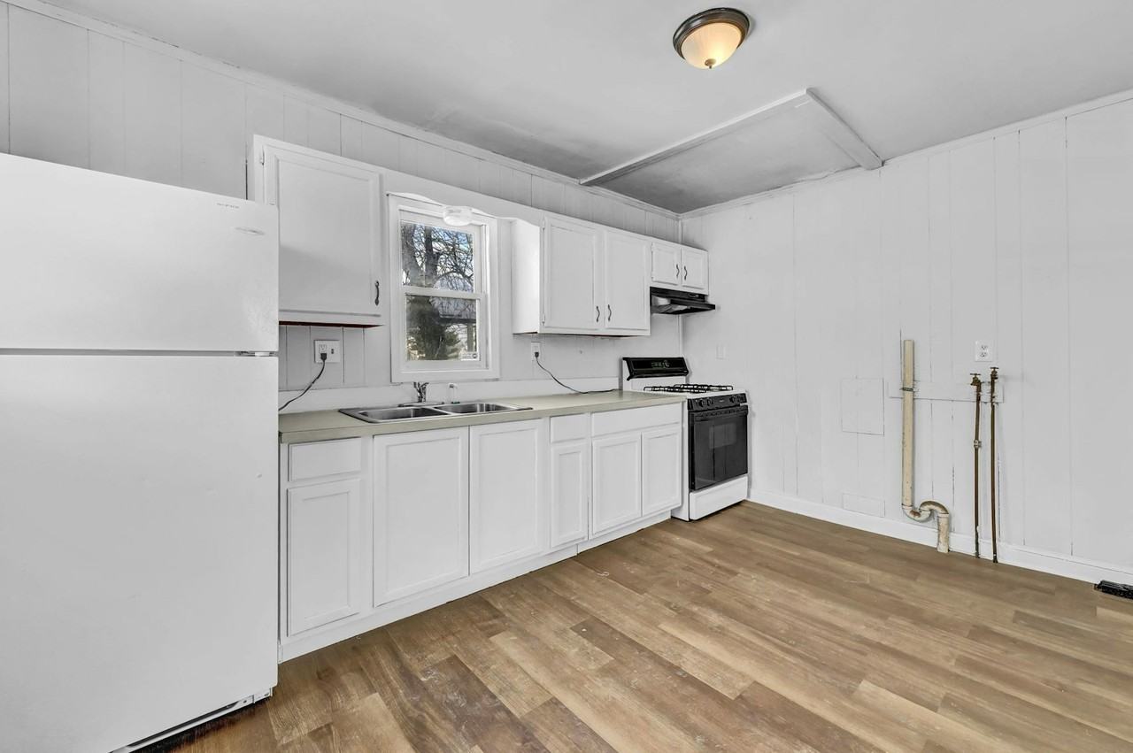 3132 Elyria Avenue - Photo 7 of 20