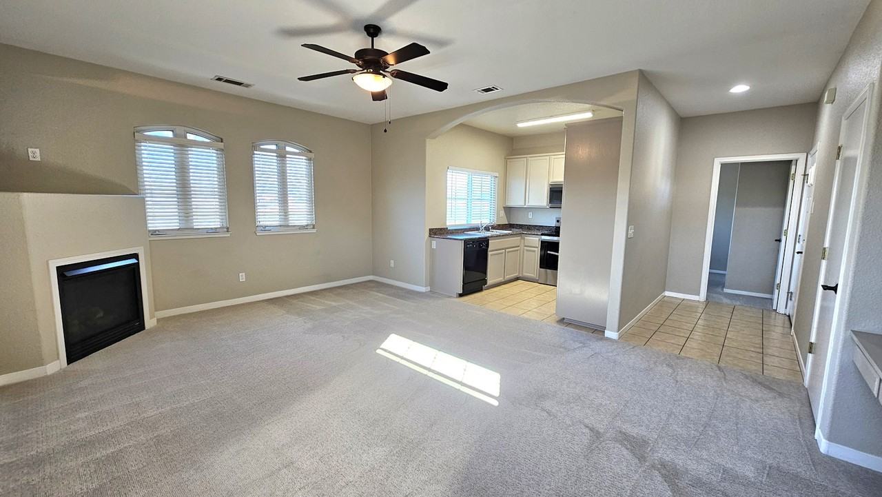 756 North Texas Street, Unit C - Photo 3 of 12