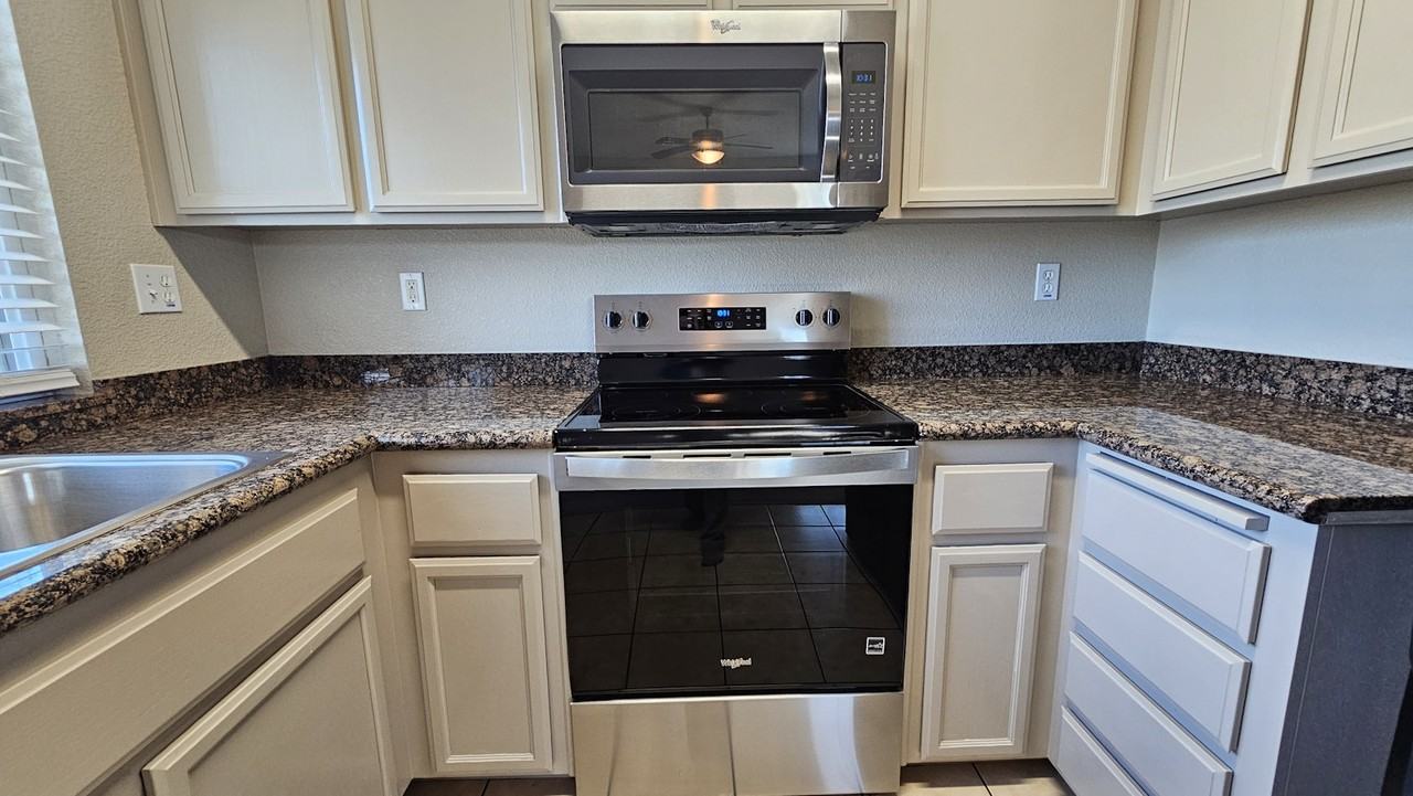 756 North Texas Street, Unit C - Photo 4 of 12