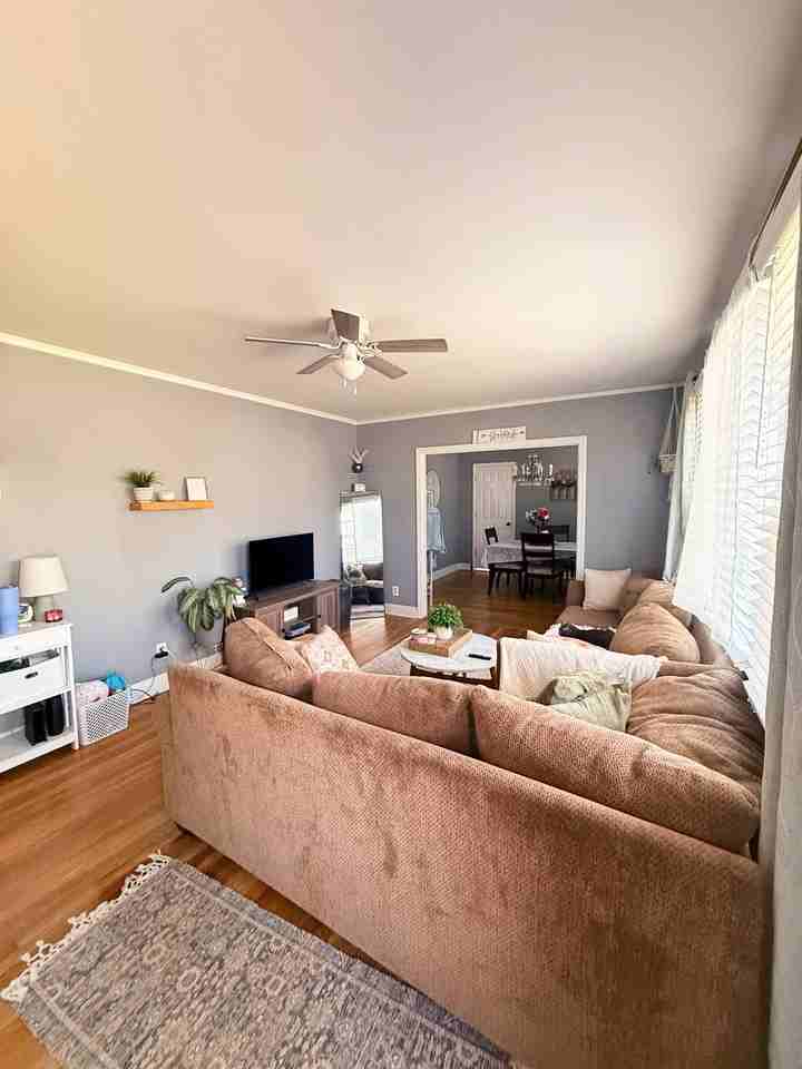 937 Evergreen Ave #NA - Photo 2 of 20