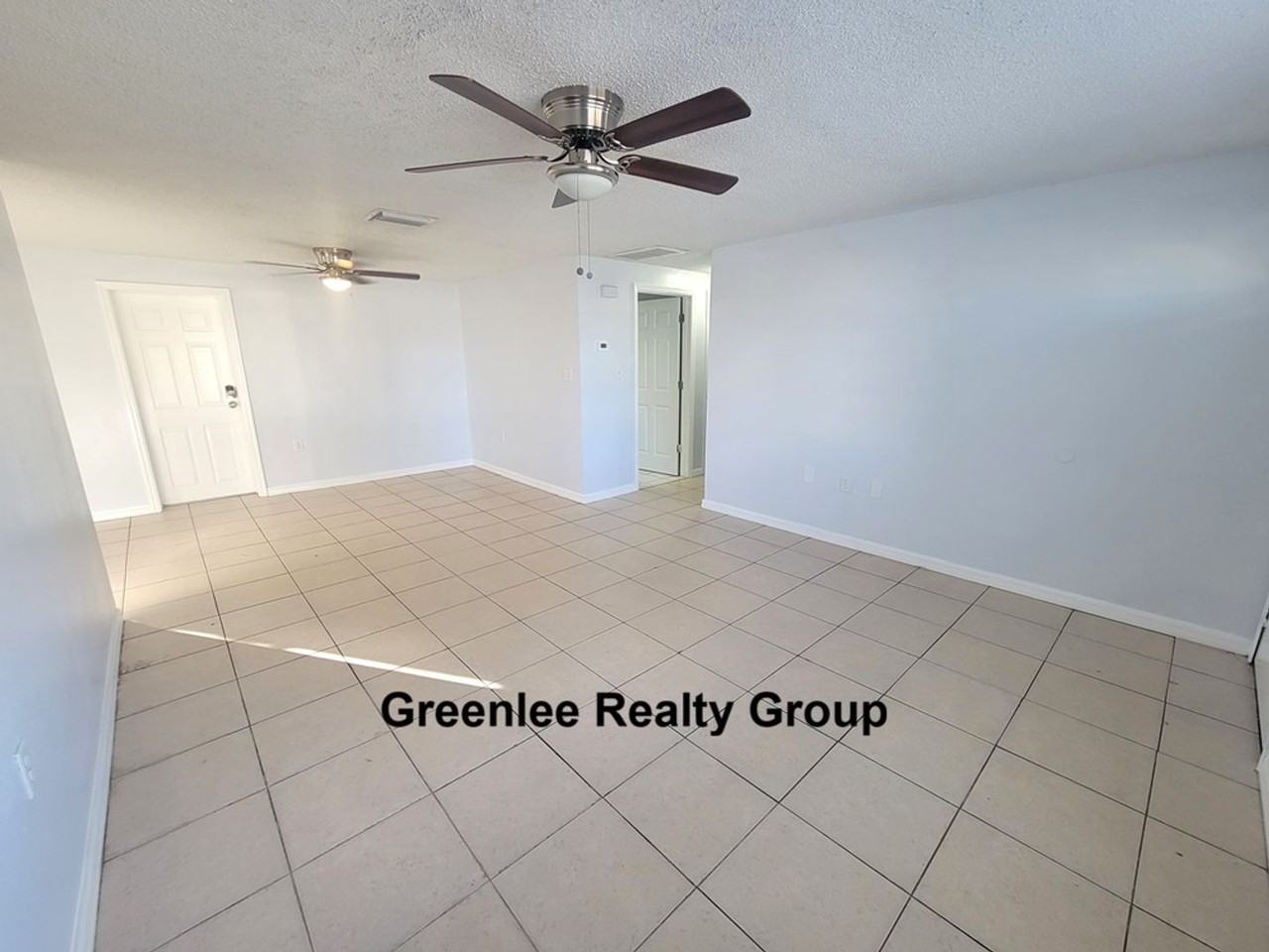 1415 Wickham Ln - Photo 4 of 18