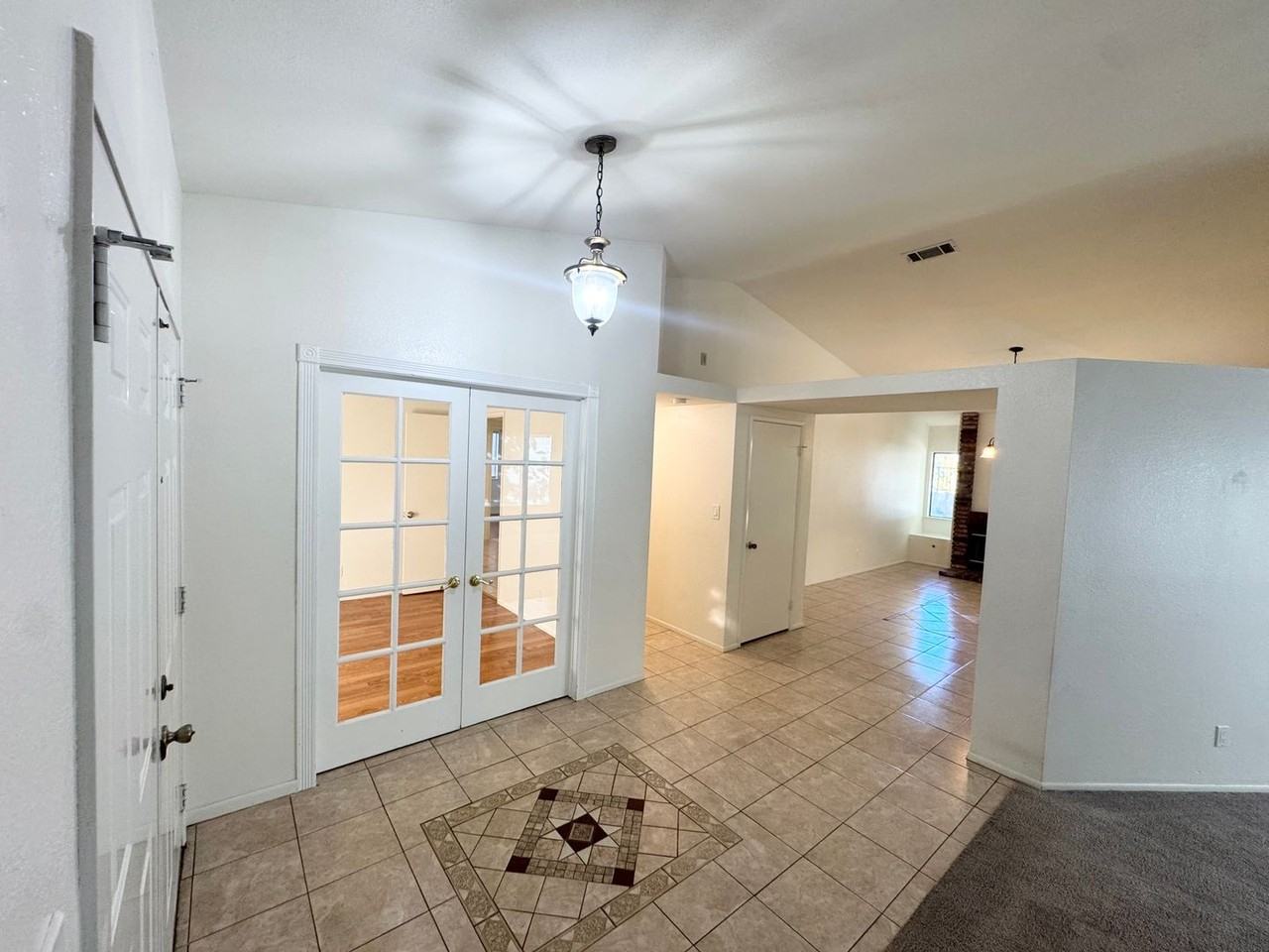 4651 Sungate Dr - Photo 4 of 34