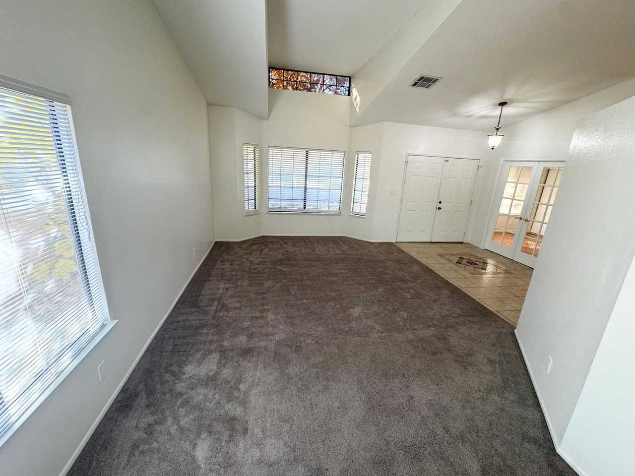 4651 Sungate Dr - Photo 6 of 34