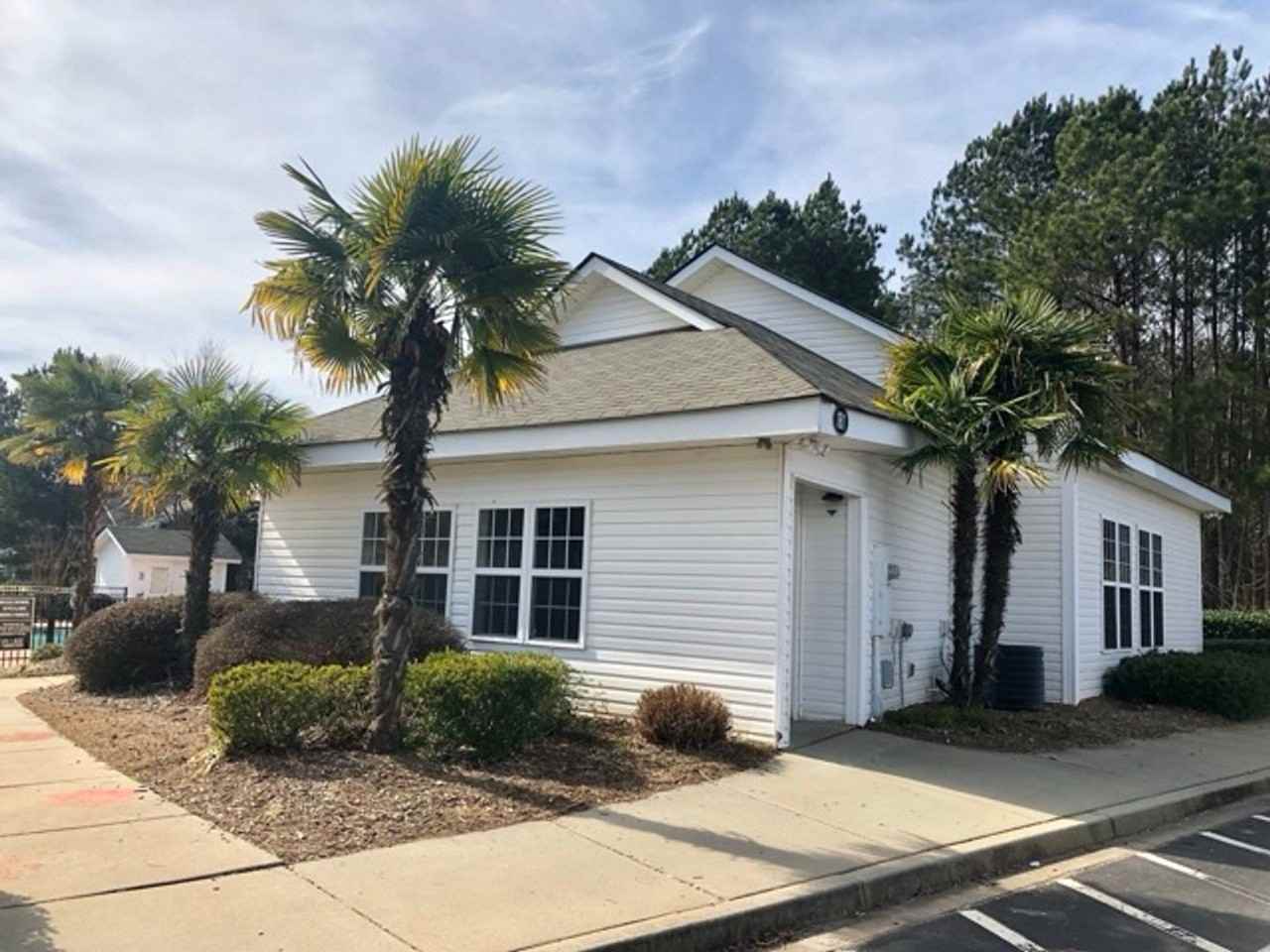 102 University Village Dr - Photo 2 of 32