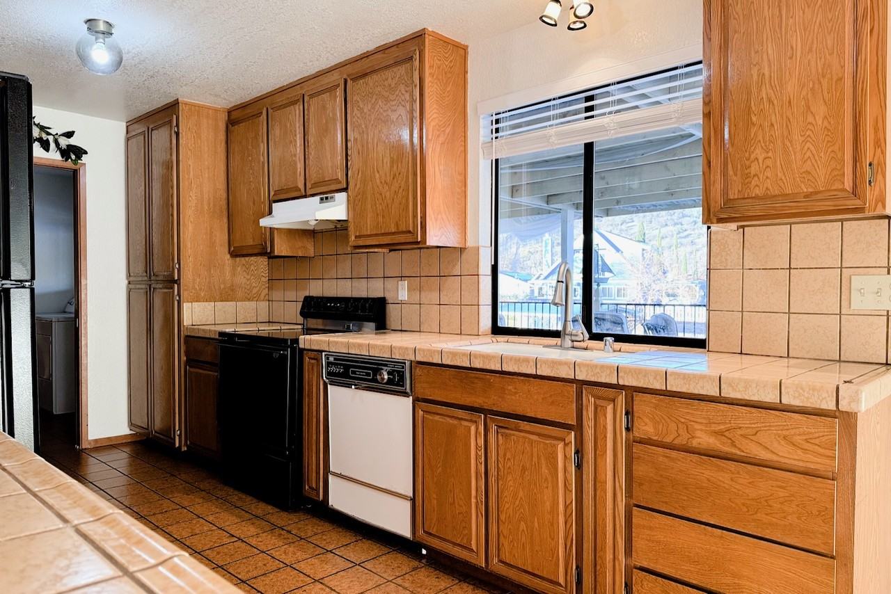 695 Kecht Ct #NA - Photo 3 of 30