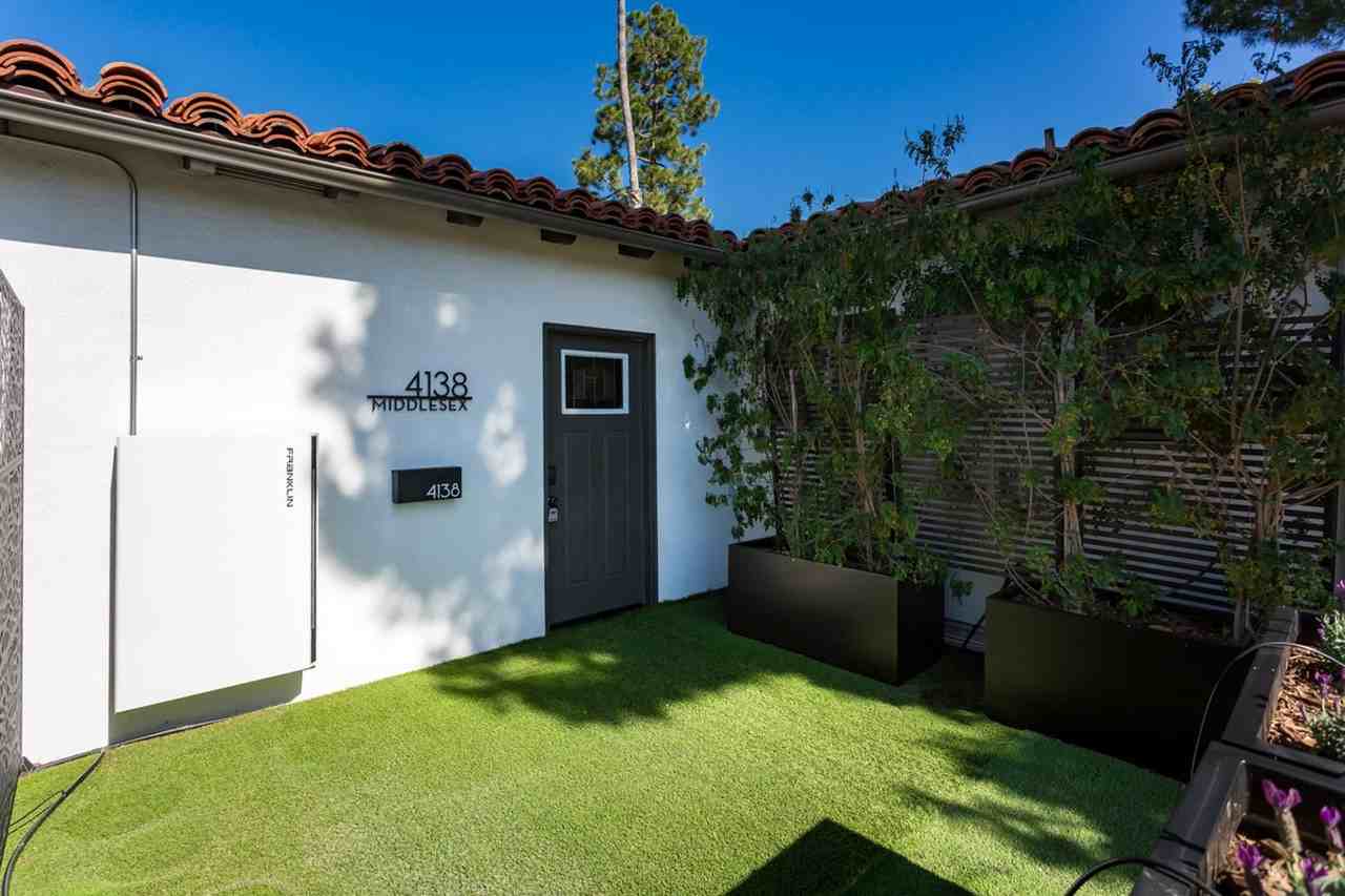 4138 Middlesex Dr - Photo 3 of 12