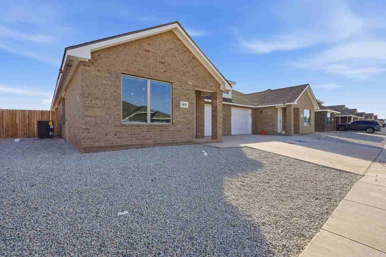 3057 Glennster St - Photo 2 of 27