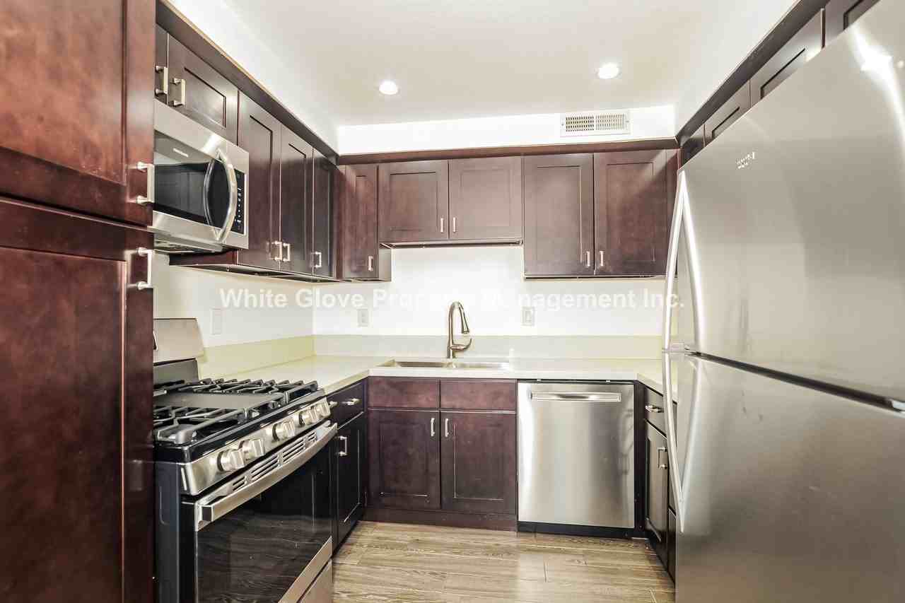 1417 Cypress St - Photo 6 of 16