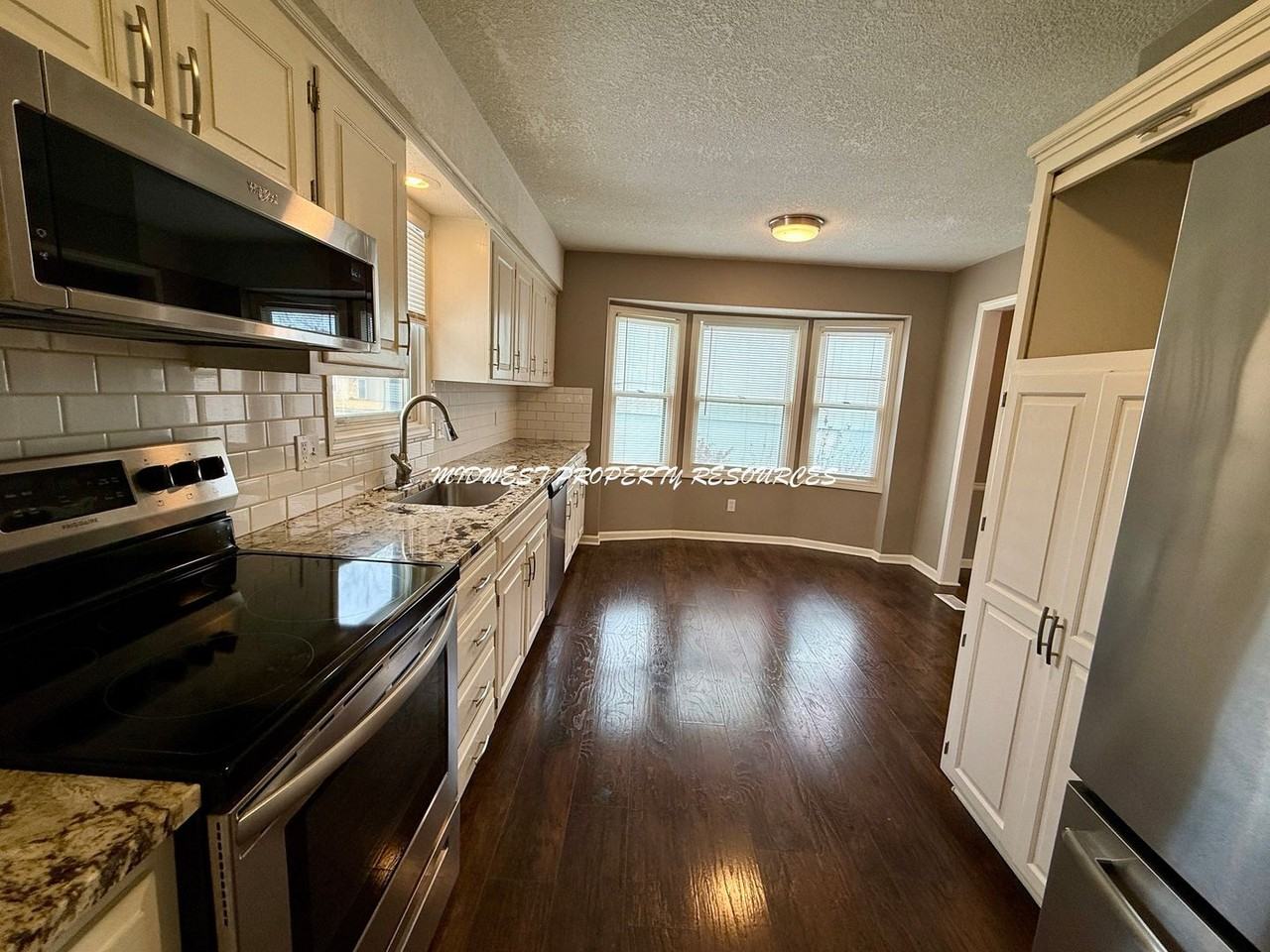 2025 Ne Knollbrook St - Photo 2 of 24